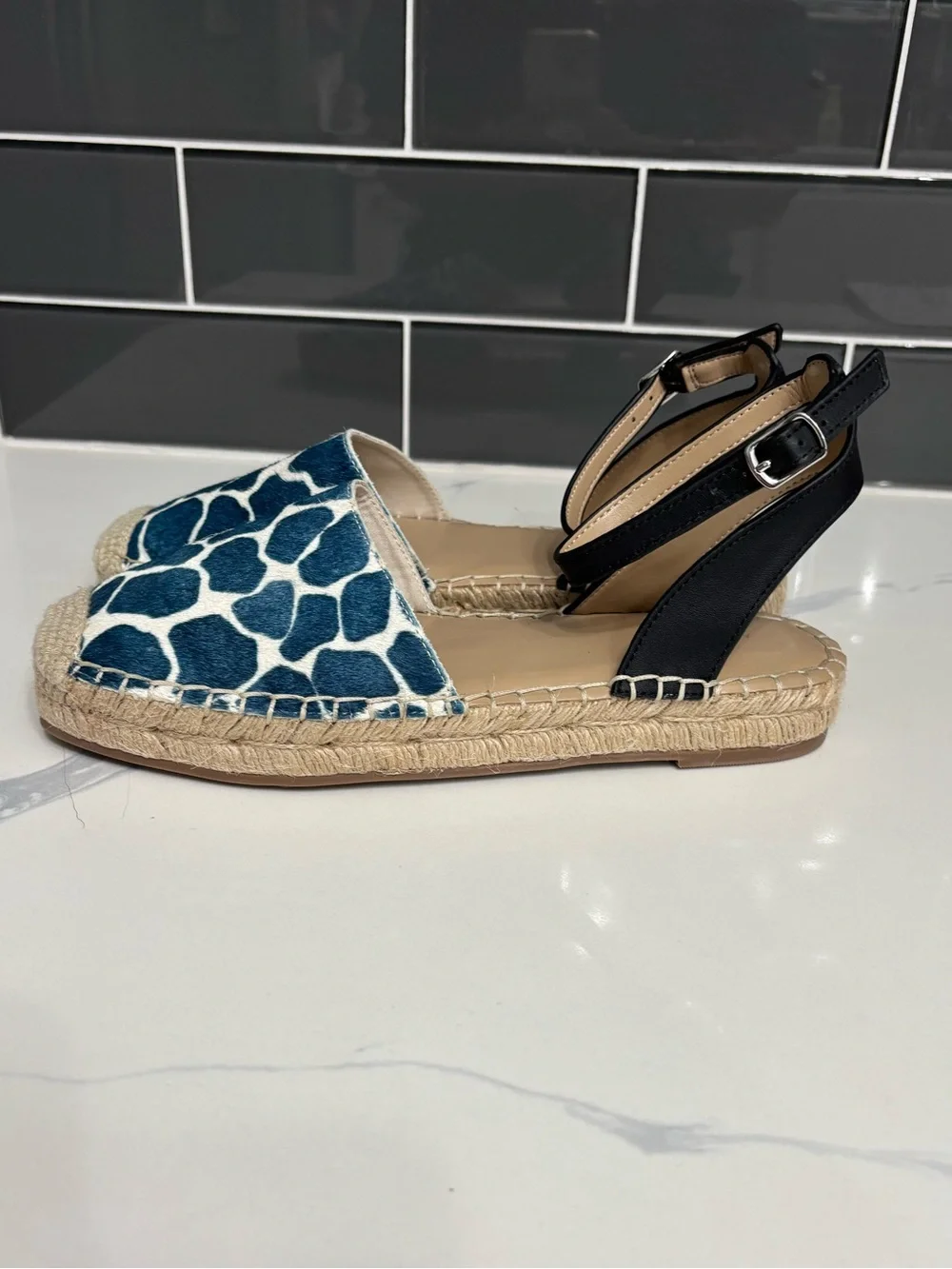 Ann Taylor Isabella Espadrille Flats Blue Giraffe Print Calf Hair Size 8M NWOT